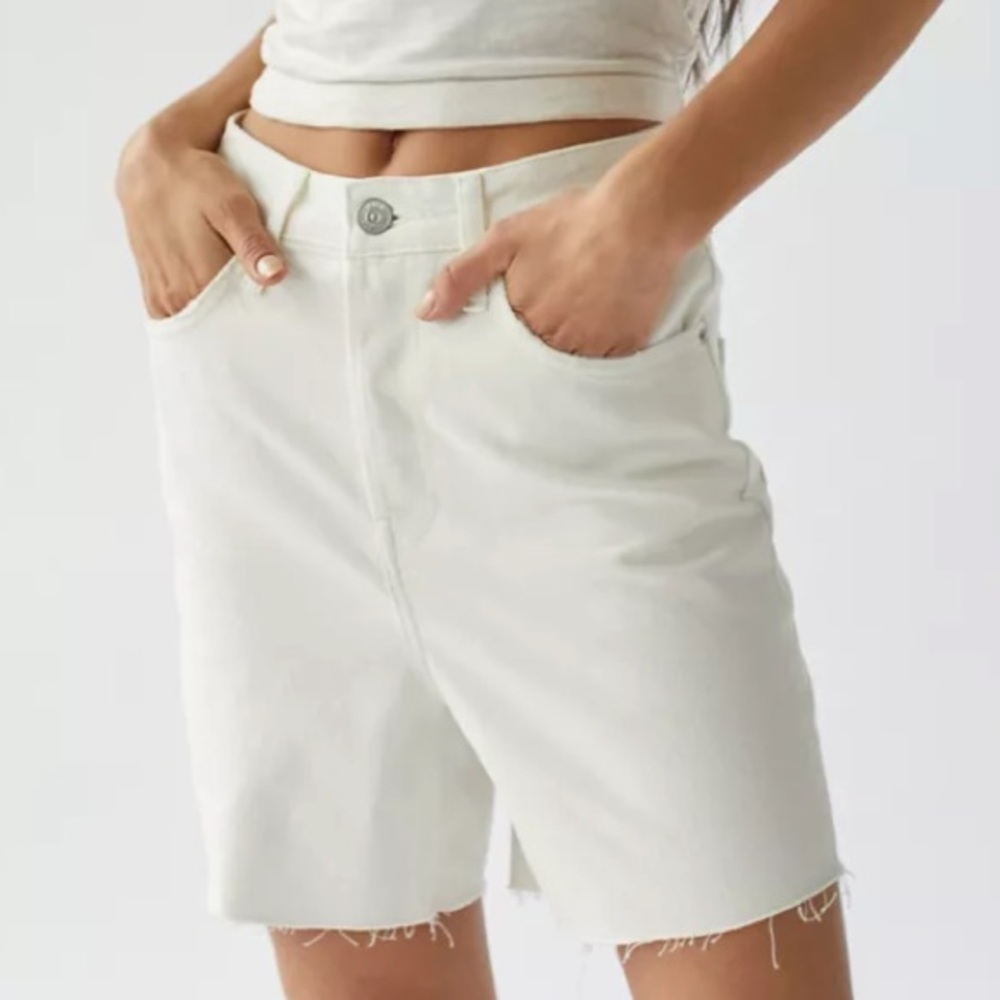 Urban Outfitters BDG 90s Denim High Rise Shorts in Cream Size 30 Y2K Fray Hem